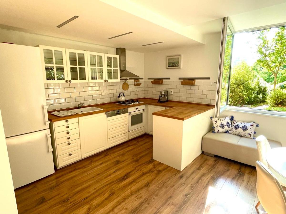 70M2 Romantic Living In The Old Town With Garden Bratislava Esterno foto