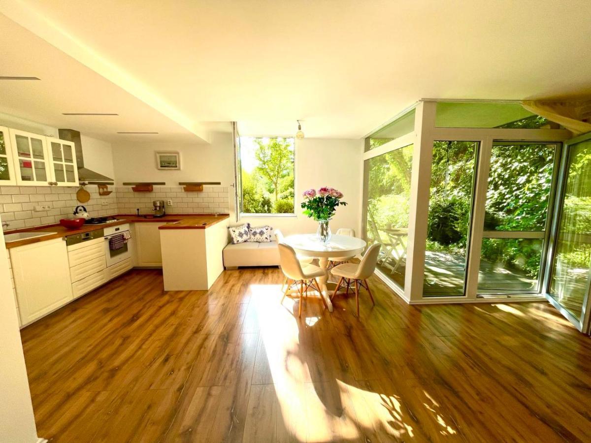 70M2 Romantic Living In The Old Town With Garden Bratislava Esterno foto