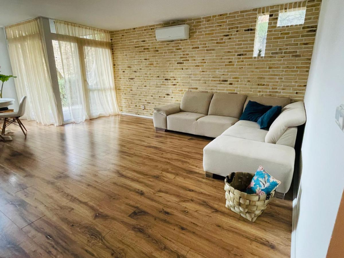 70M2 Romantic Living In The Old Town With Garden Bratislava Esterno foto