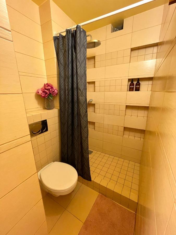 70M2 Romantic Living In The Old Town With Garden Bratislava Esterno foto