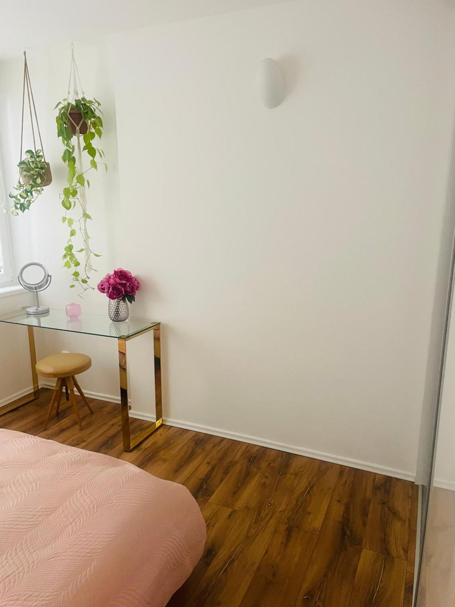 70M2 Romantic Living In The Old Town With Garden Bratislava Esterno foto