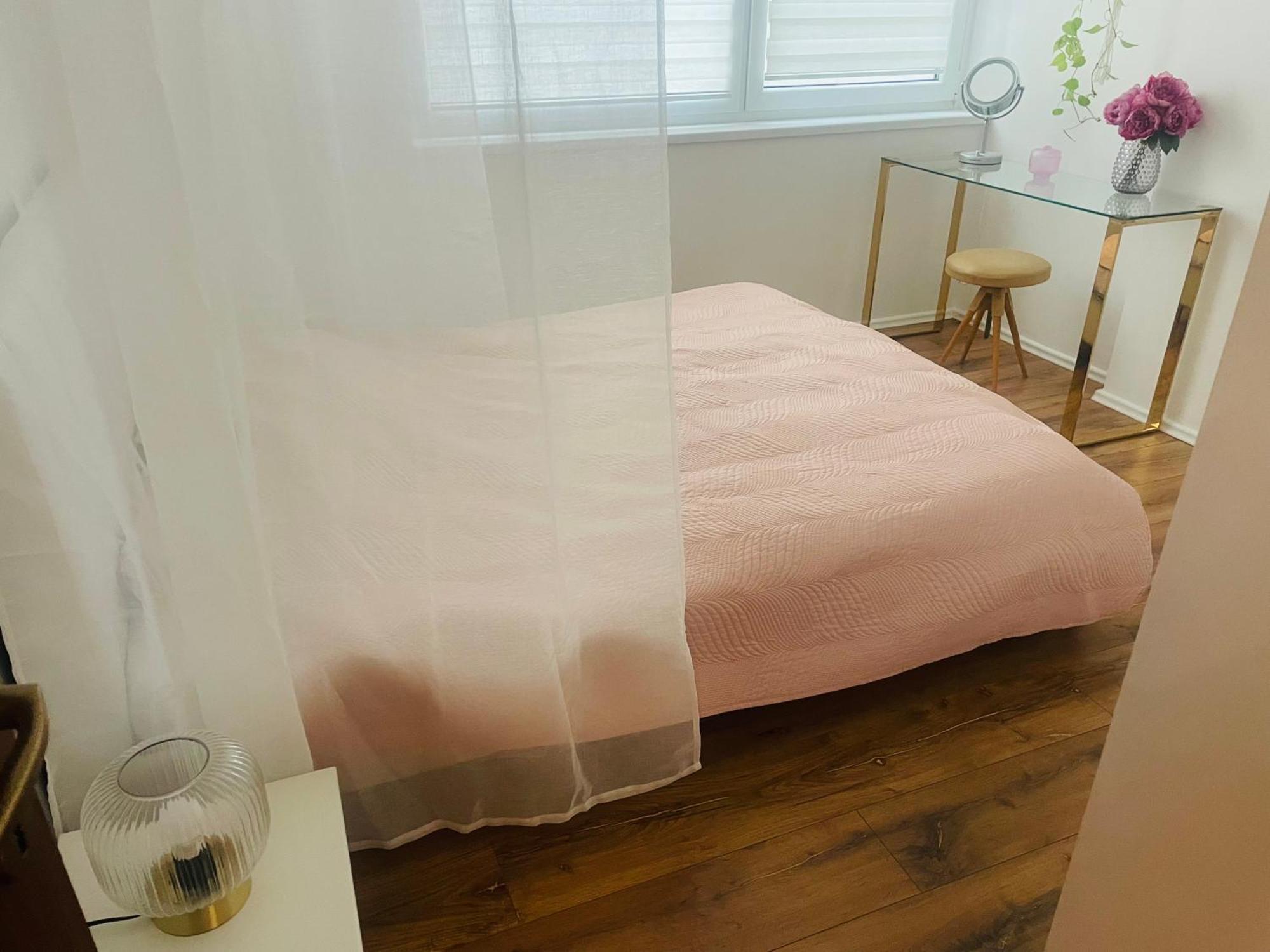 70M2 Romantic Living In The Old Town With Garden Bratislava Esterno foto