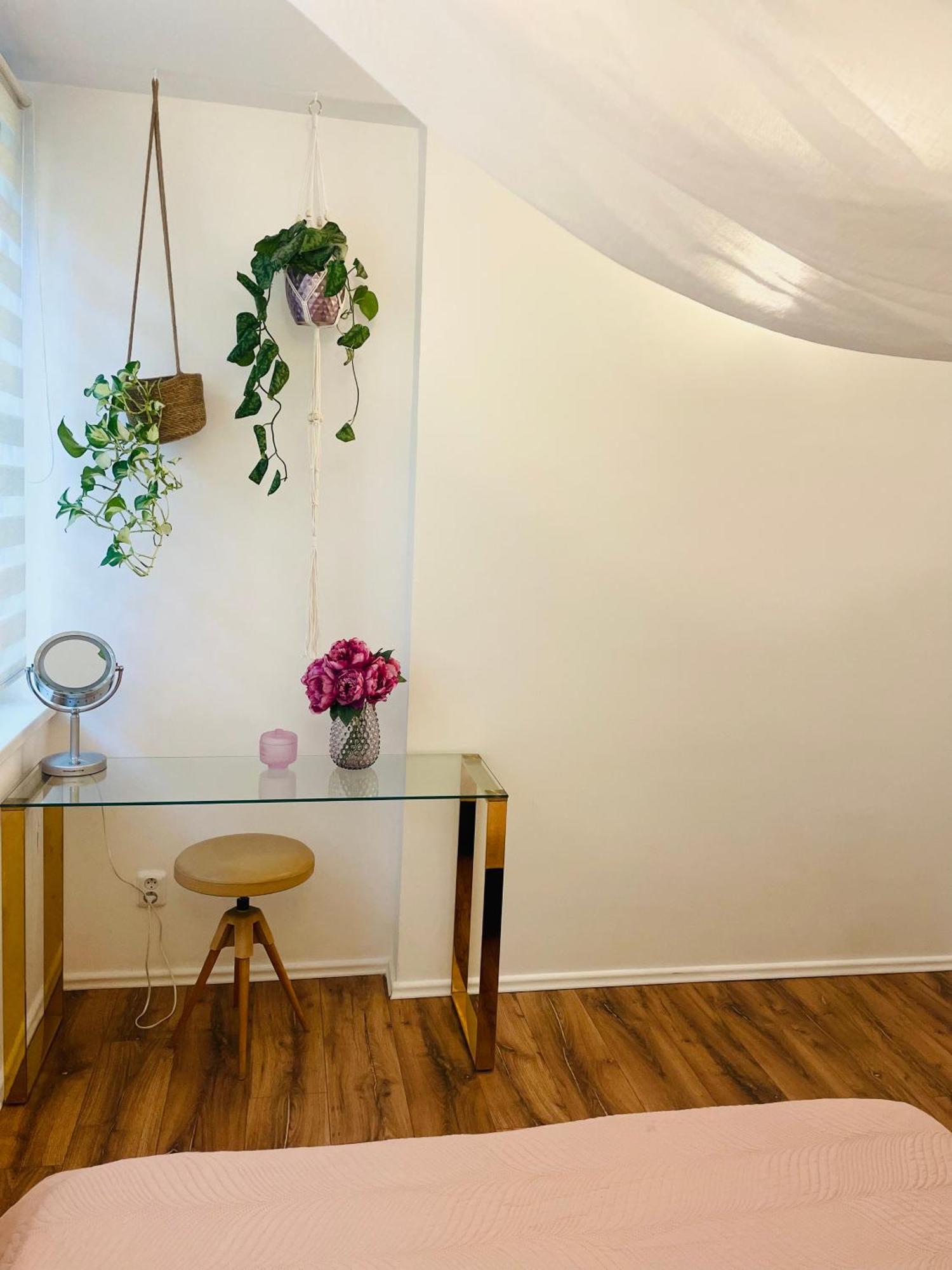 70M2 Romantic Living In The Old Town With Garden Bratislava Esterno foto