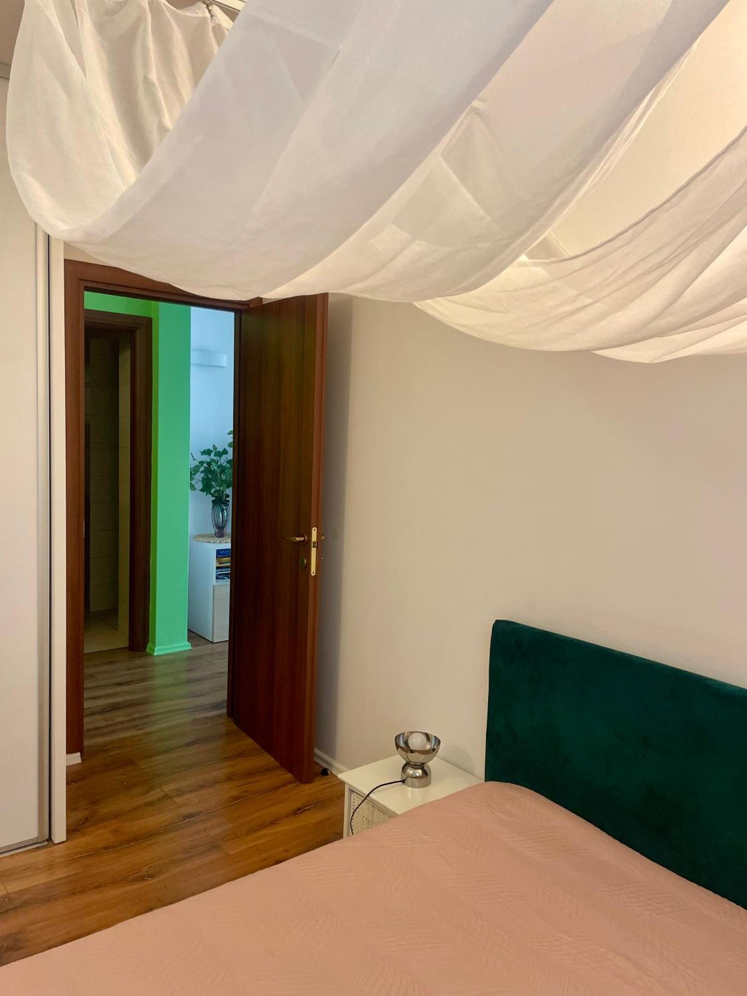 70M2 Romantic Living In The Old Town With Garden Bratislava Esterno foto